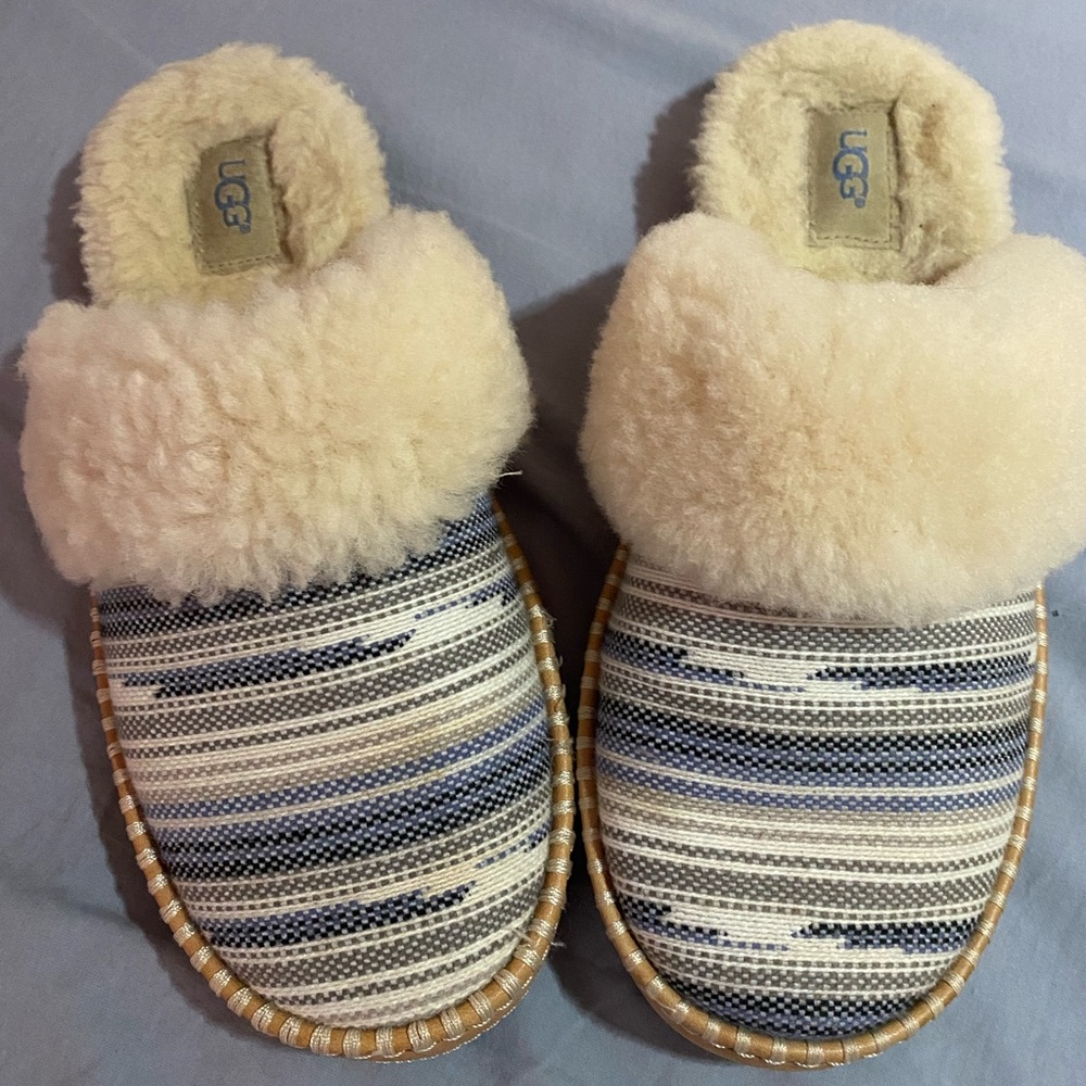 Ugg slippers/sold